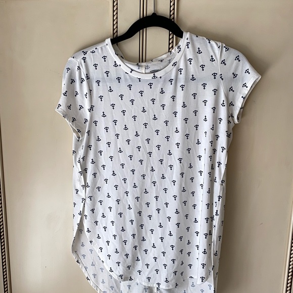 white tunic top with navy blue anchors on it - Picture 1 of 2